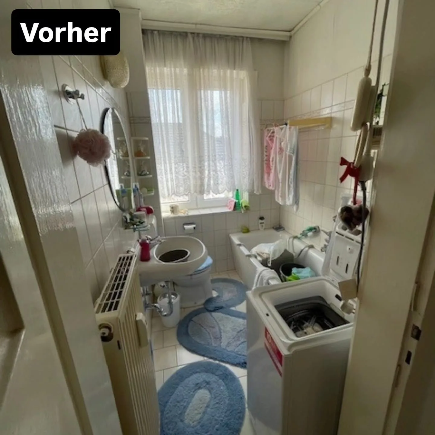 Vorher: Vollgestelltes Badezimmer