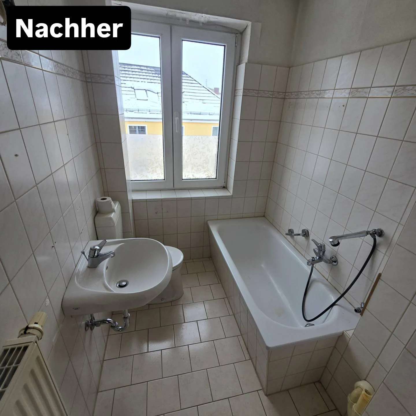 Vorher: Vollgestelltes Schlafzimmer